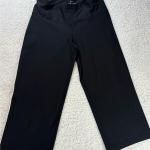 Nike Dri-FIT Black Cropped Athletic Leggings Small - pre owned